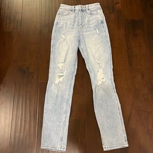 Hollister Ultra high-rise mom jeans